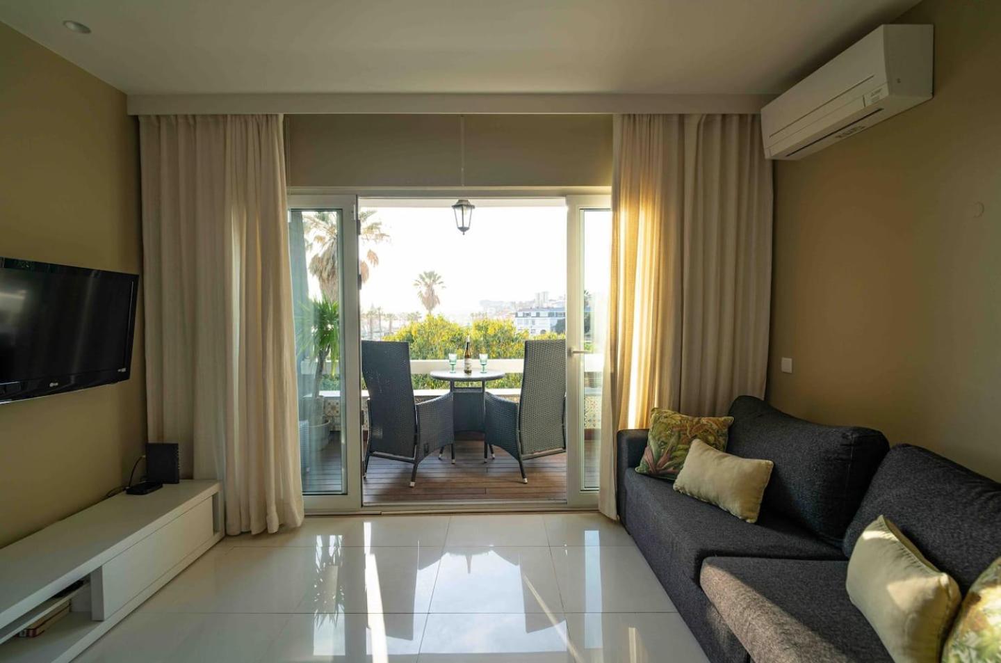 Sea View W Balcony 2 Mins Walk To Beach & Casino Эшторил Экстерьер фото