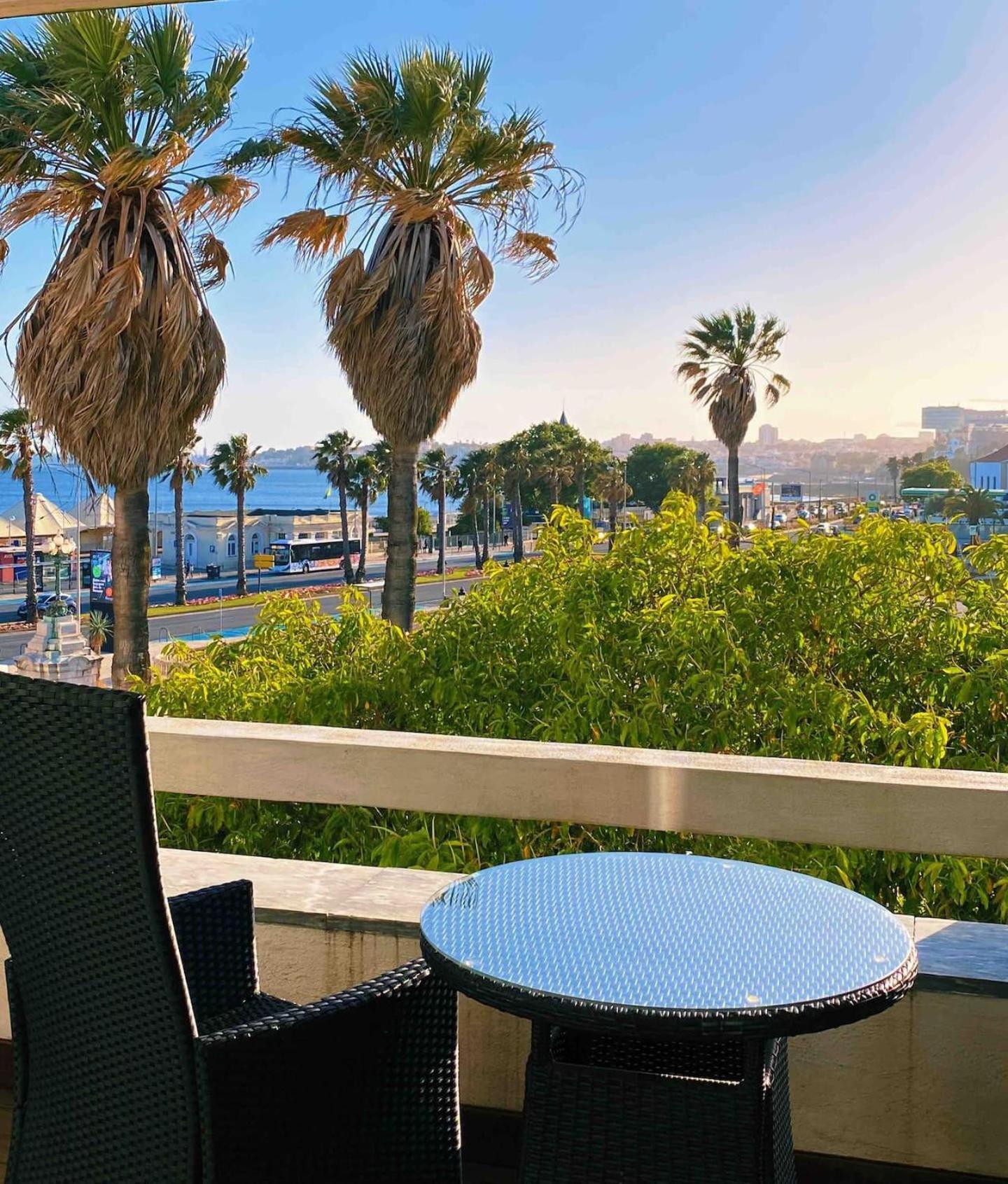 Sea View W Balcony 2 Mins Walk To Beach & Casino Эшторил Экстерьер фото
