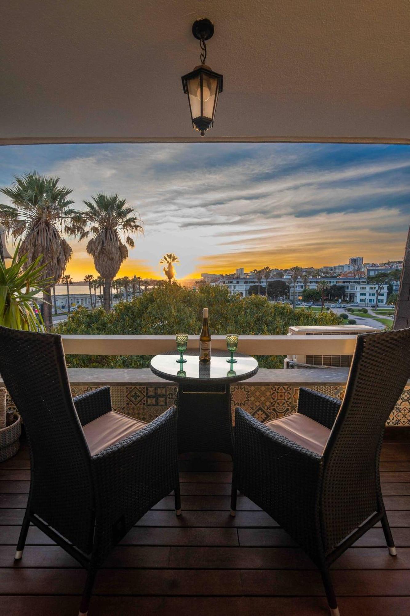 Sea View W Balcony 2 Mins Walk To Beach & Casino Эшторил Экстерьер фото